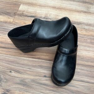 Dansko Black Leather Clog Womens Size US 8 EU 39